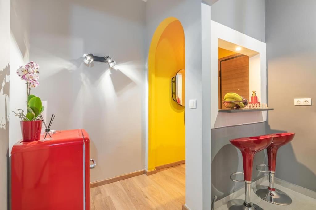 The Hostmaster Hollywood Space Studio Афины Экстерьер фото
