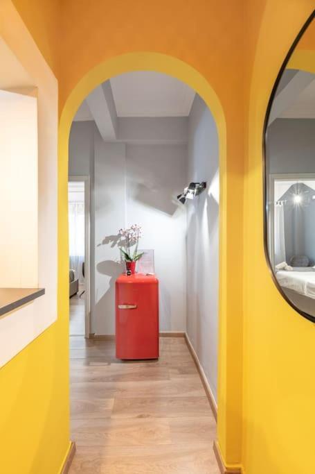 The Hostmaster Hollywood Space Studio Афины Экстерьер фото
