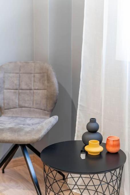 The Hostmaster Hollywood Space Studio Афины Экстерьер фото